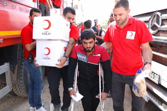 Türk Kızılayı insani yardım için Tel Abyad'da